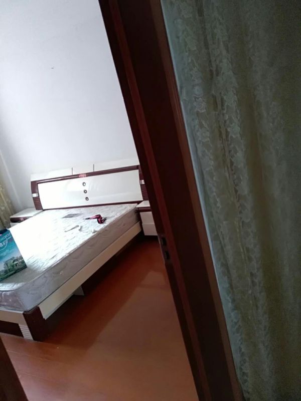 露江小区1200元_2